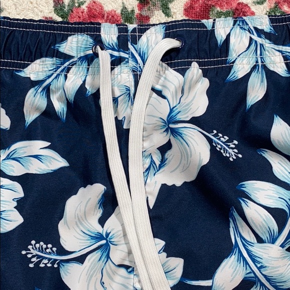 Merona Swim Mens Blue And White Hawaiian Print Swim Trunks Poshmark